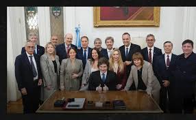 Fuerte respaldo de Milei a Adorni