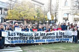 El gobierno de Javier Milei oficializó un nuevo recorte a la salud pública: recortes a la lucha contra el cáncer, al Incucai y vacunas