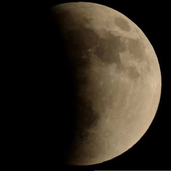 Eclipse lunar: A qué hora ver el eclipse en Argentina
