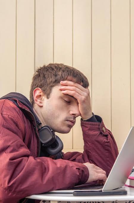 Estudiar y trabajar: la crisis modifica los tiempos de las carreras universitarias