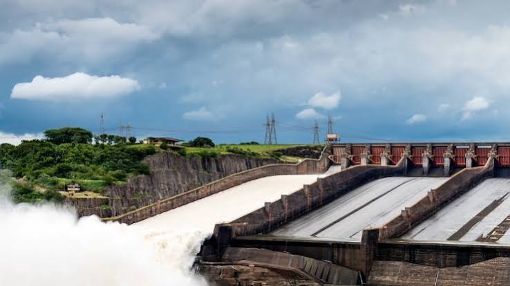 Compuertas abiertas en Itaipú: qué impacto puede tener la descarga sobre el Paraná