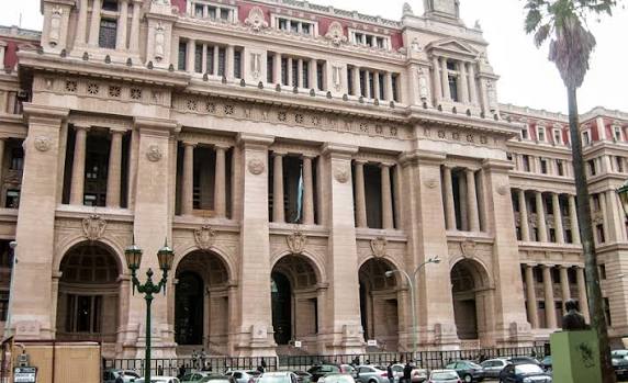 La Corte Suprema rechazó una demanda contra el DNU que eliminó los límites a la propiedad rural extranjera