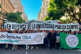 Los gremios docentes universitarios anunciaron un paro nacional para este miércoles